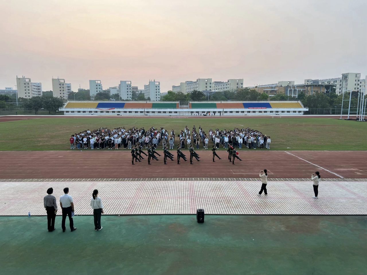 海南师范大学地理与环境科学学院升旗仪式活动顺利开展