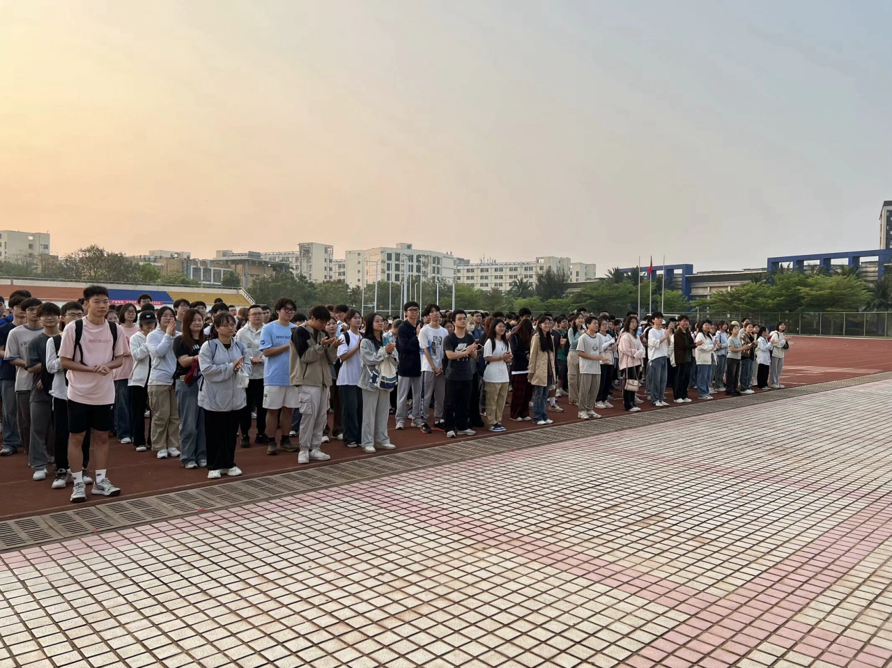 海南师范大学地理与环境科学学院升旗仪式活动顺利开展