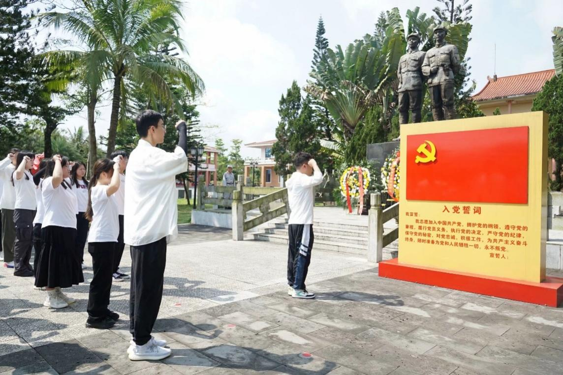 缅怀革命先烈，传承红色精神——海南师范大学地理与环境科学学院党支部清明研学活动