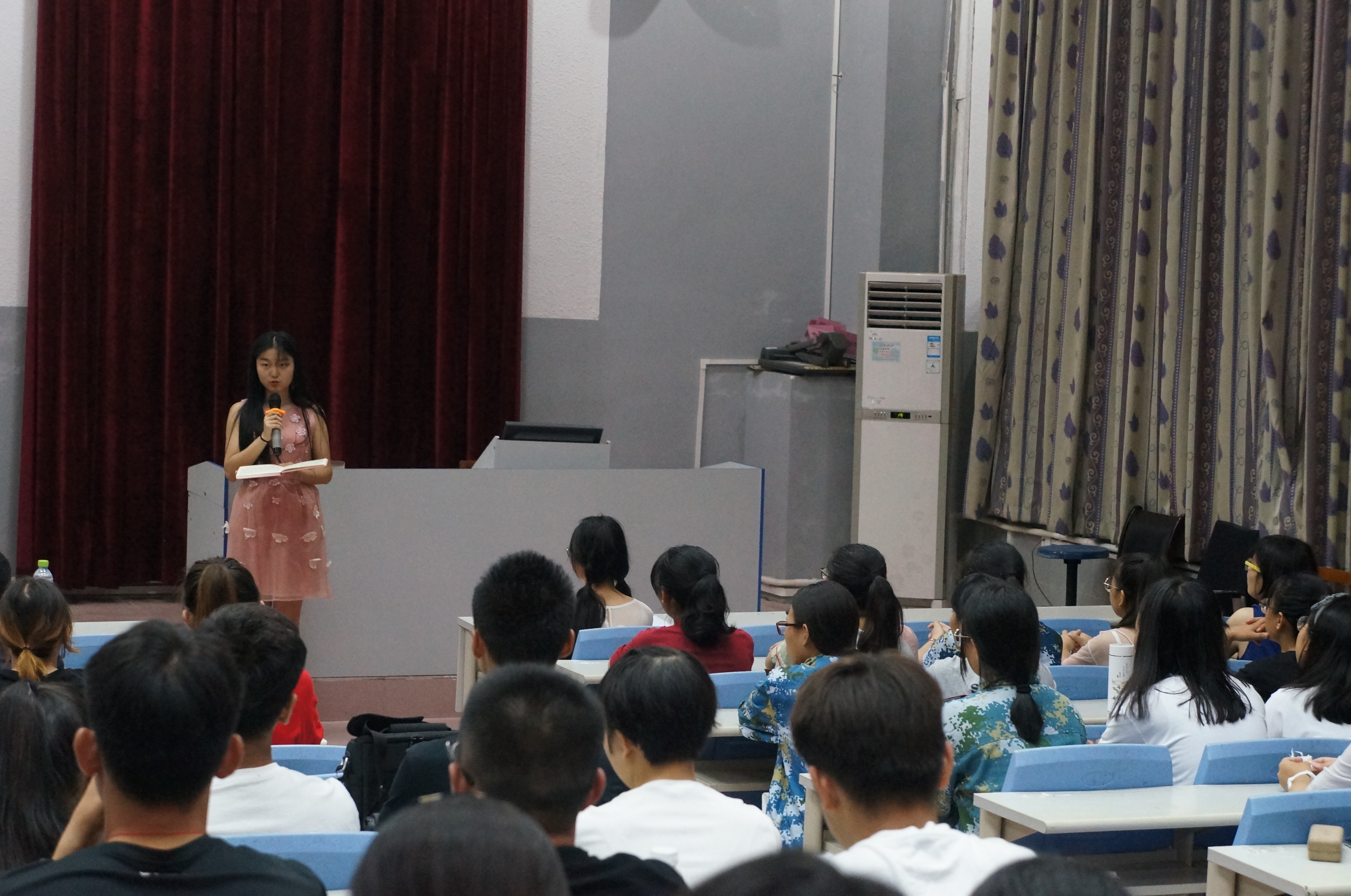 我院隆重举行2018级新生开学典礼