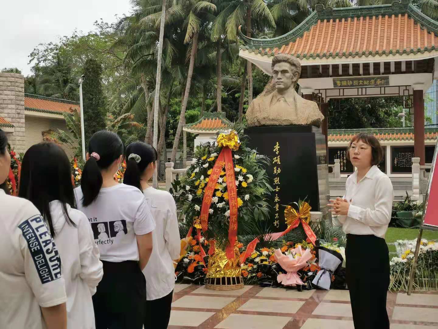 缅怀先烈，寄情清明——记祭扫李硕勋烈士纪念亭活动