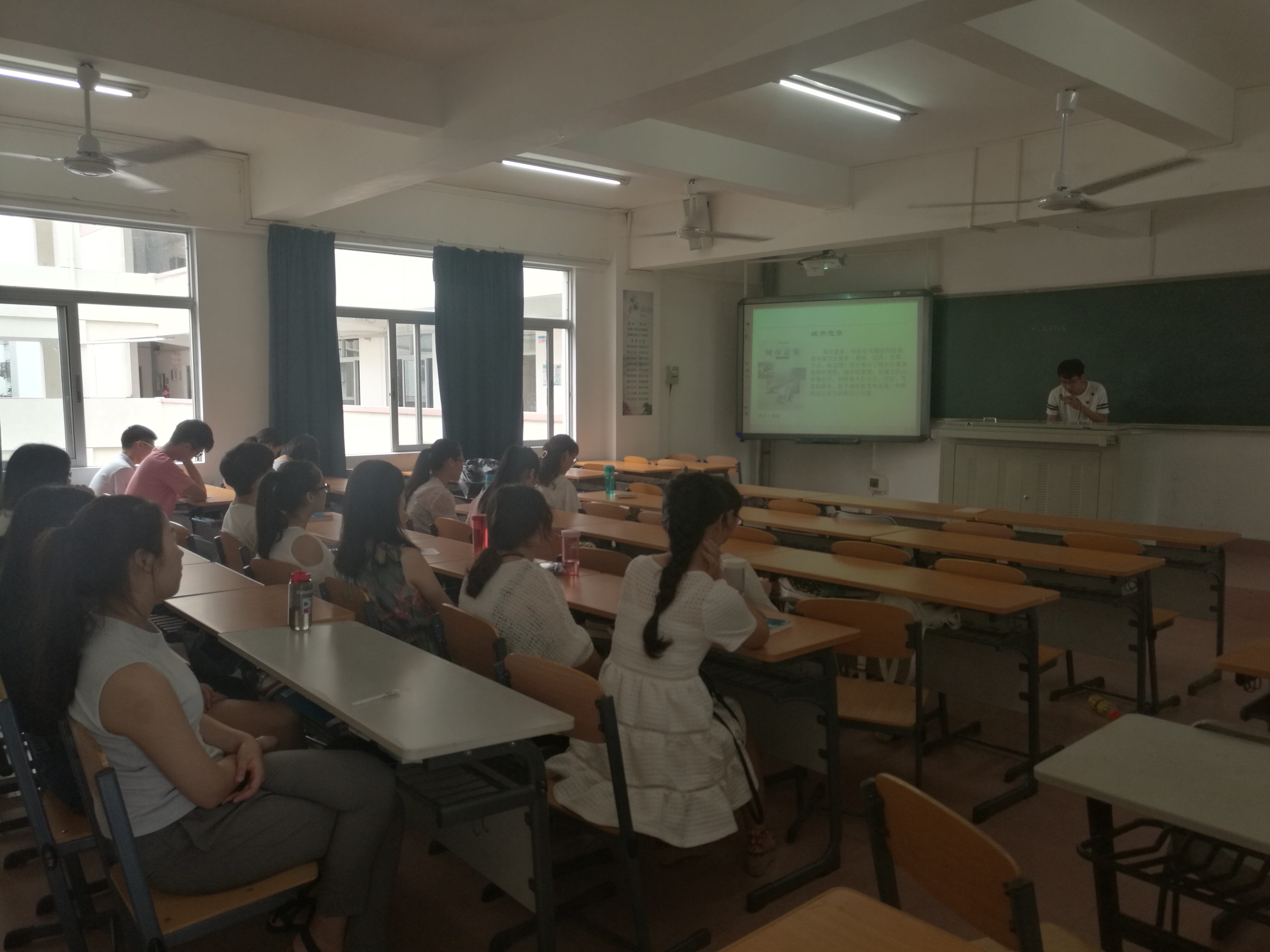 院班级读书报告会9月掠影