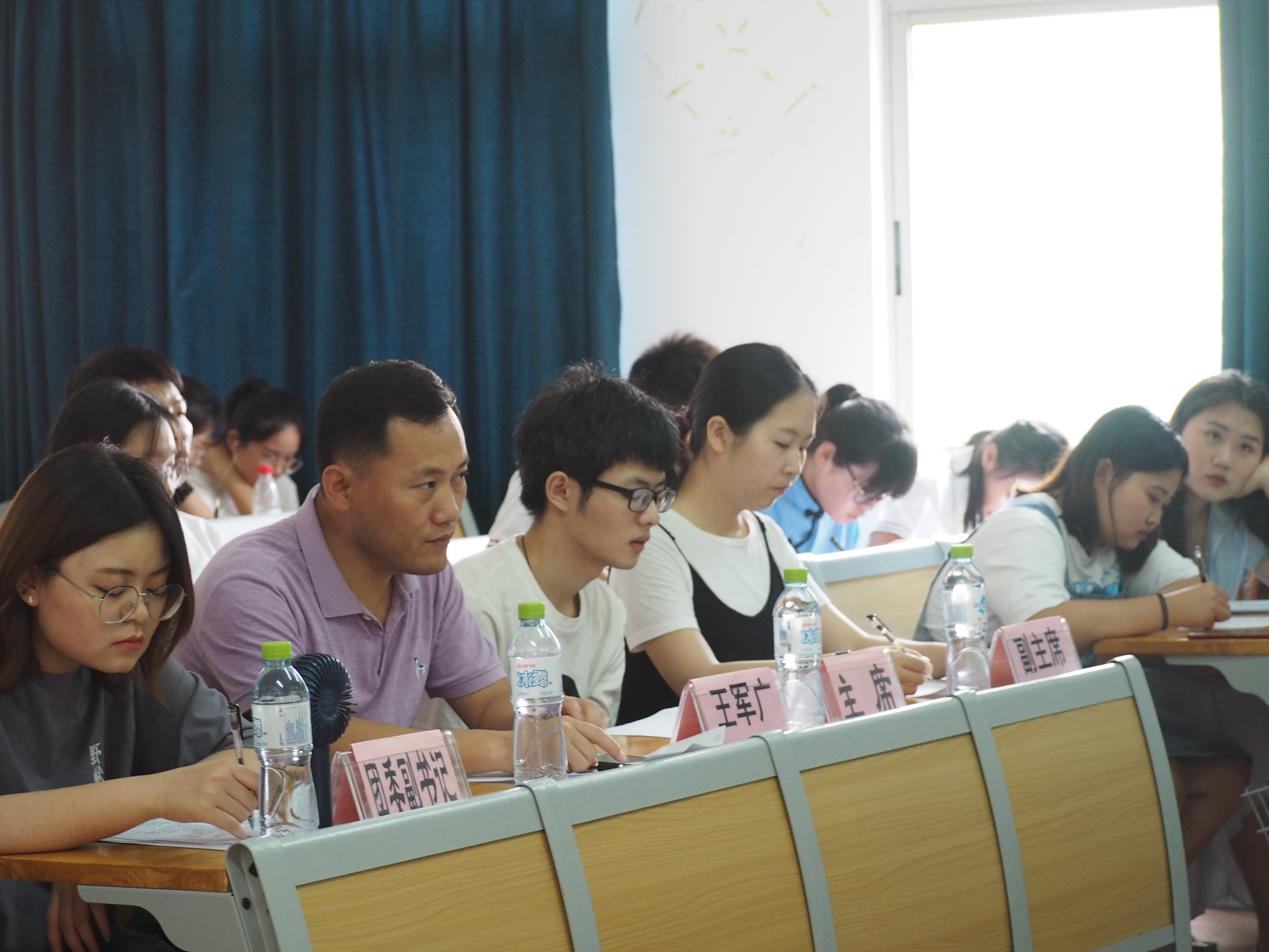 我院成功举办“青春国学荟”诗词朗诵大赛