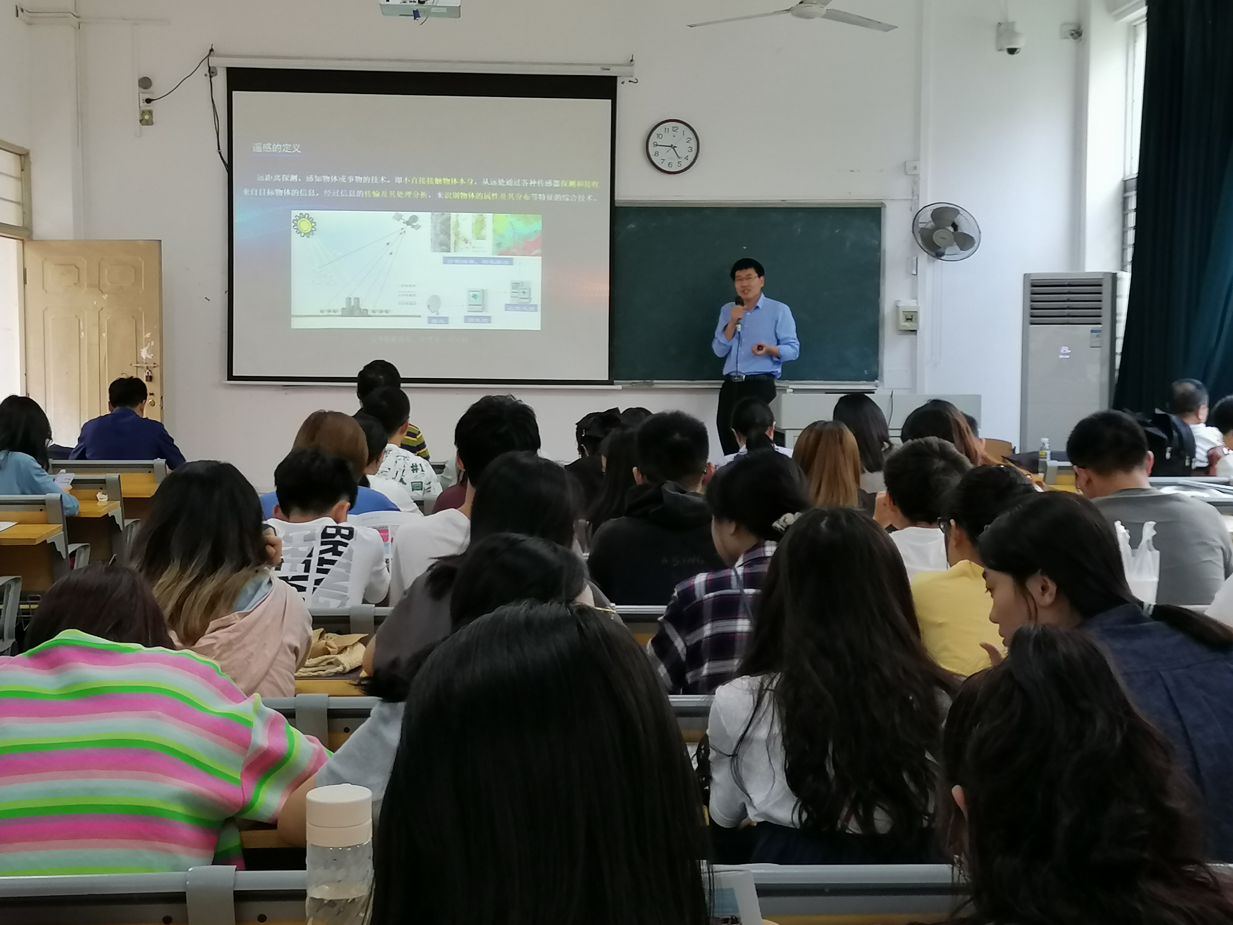 学院举办航天宏图技术公司校园招聘宣讲会