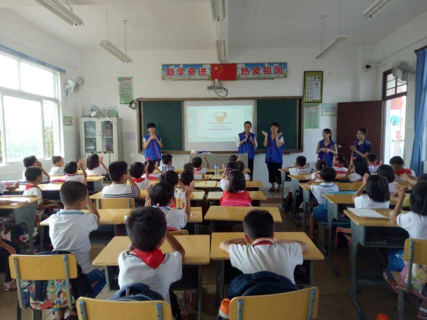 “阳光护航”我院走进新民小学开展志愿服务活动