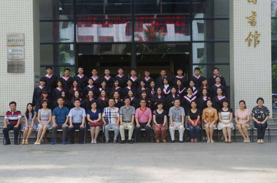 2011级旅游管理（2）班毕业合影留念