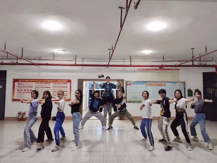 青春如火，绽放自我——记啦啦操竞赛我院代表队比赛精彩瞬间