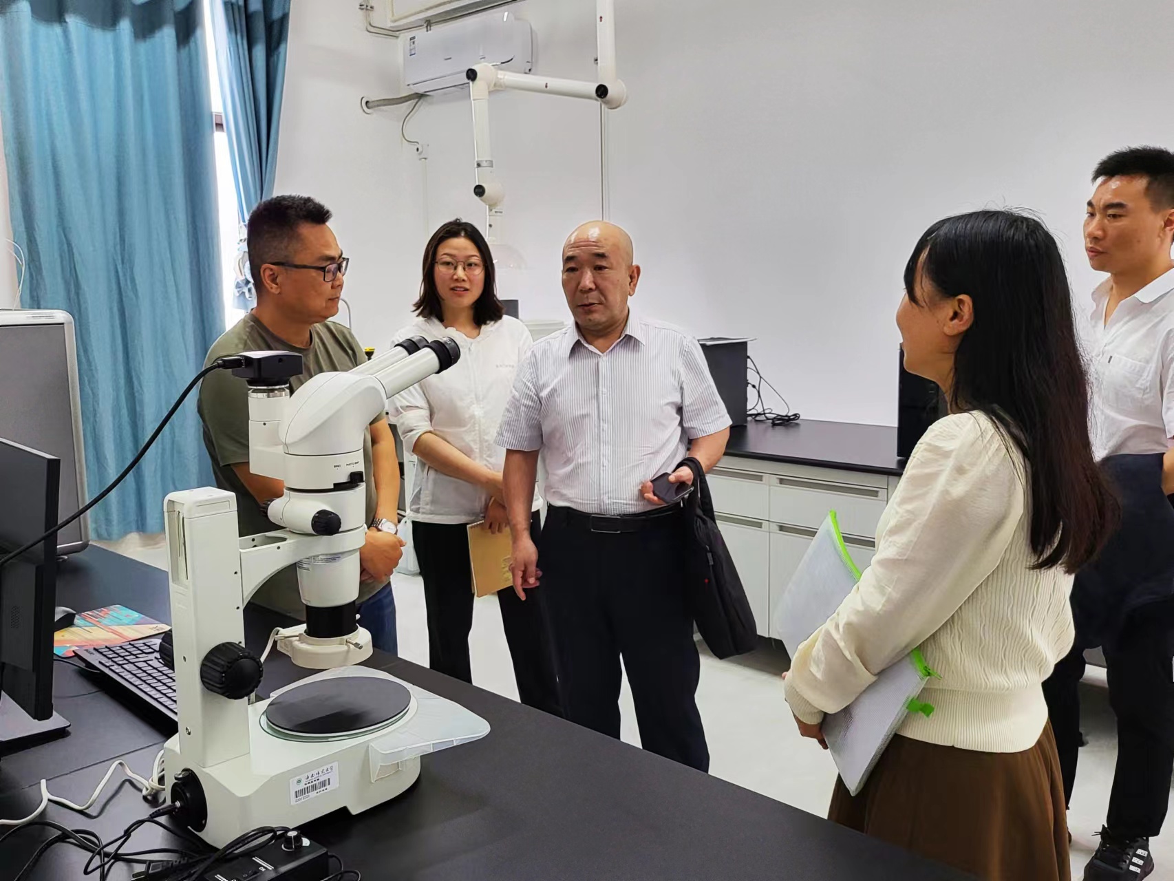 岭南师范学院地理科学学院院长薛书文一行来我院考察交流