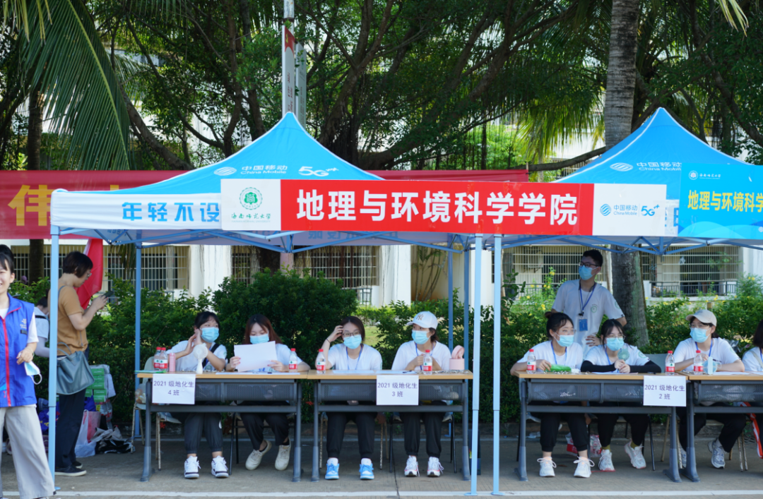 用心用情迎接2021级新生报到