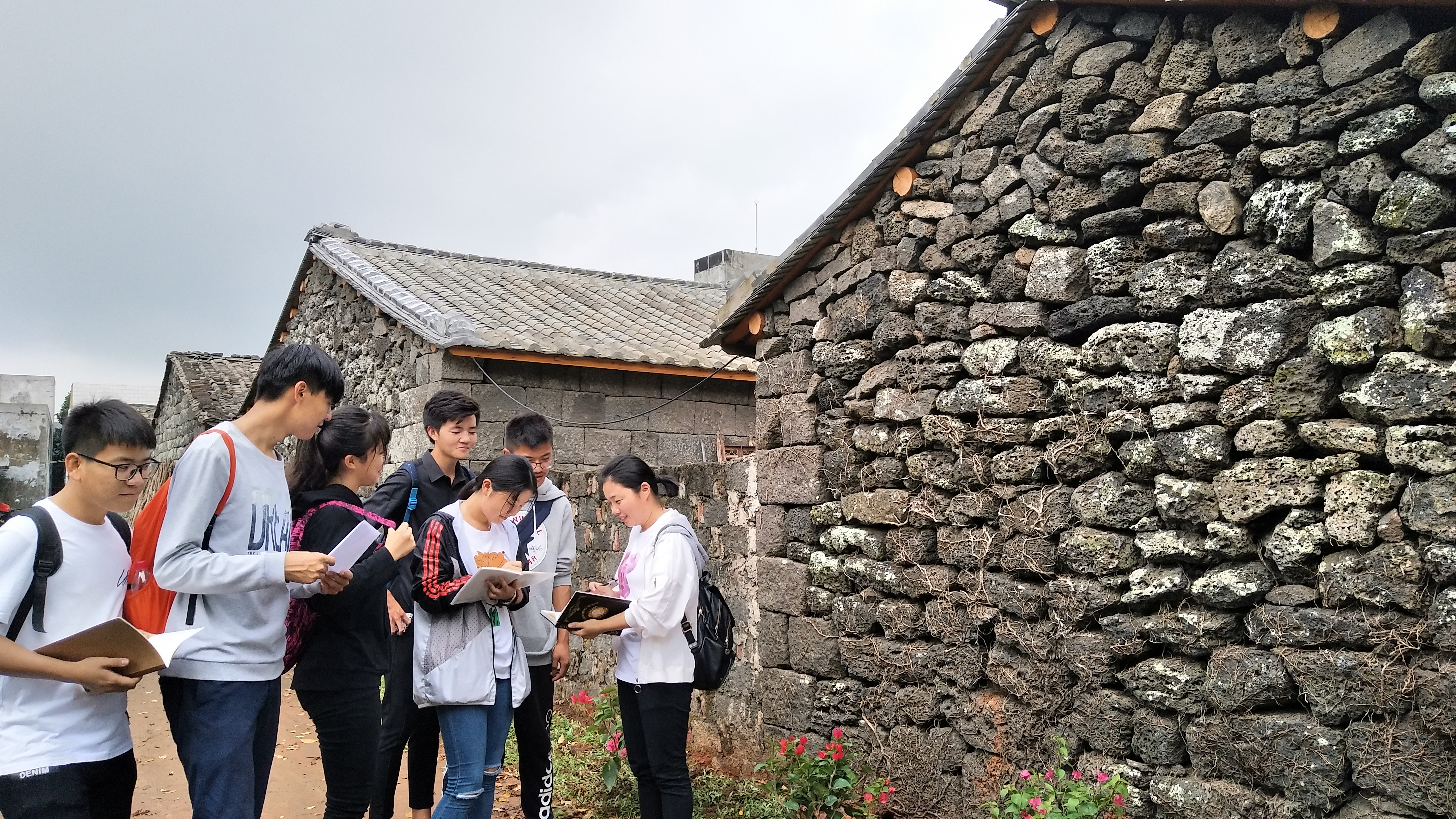 【创新创业实践周】系列活动：2017级地化生类1班在冯塘绿园——火山岩古村落调研