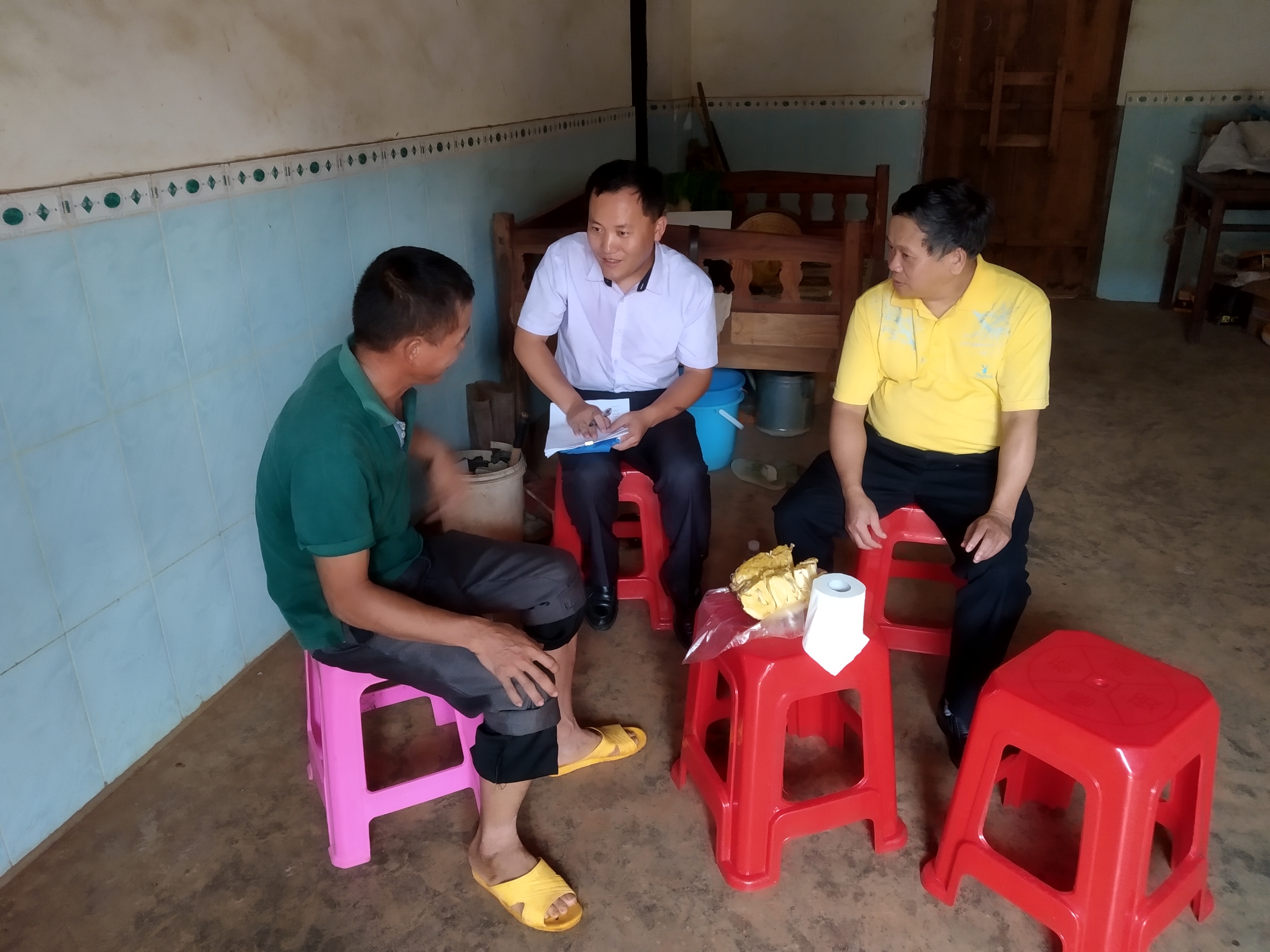 学院领导走访贫困学生家庭