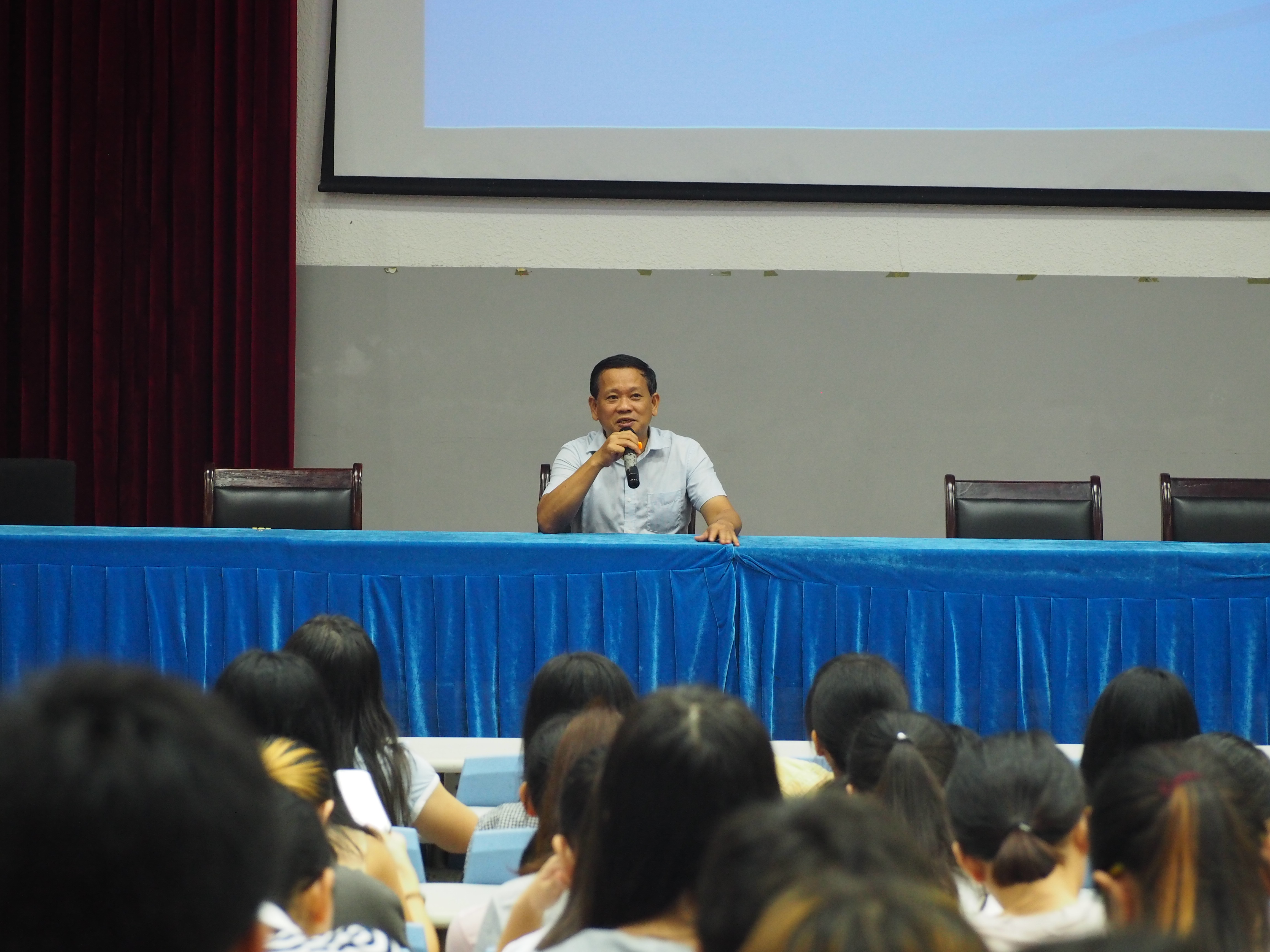 牢记防范意识 远离“校贷”陷阱——我院开展”校园网贷“防范教育