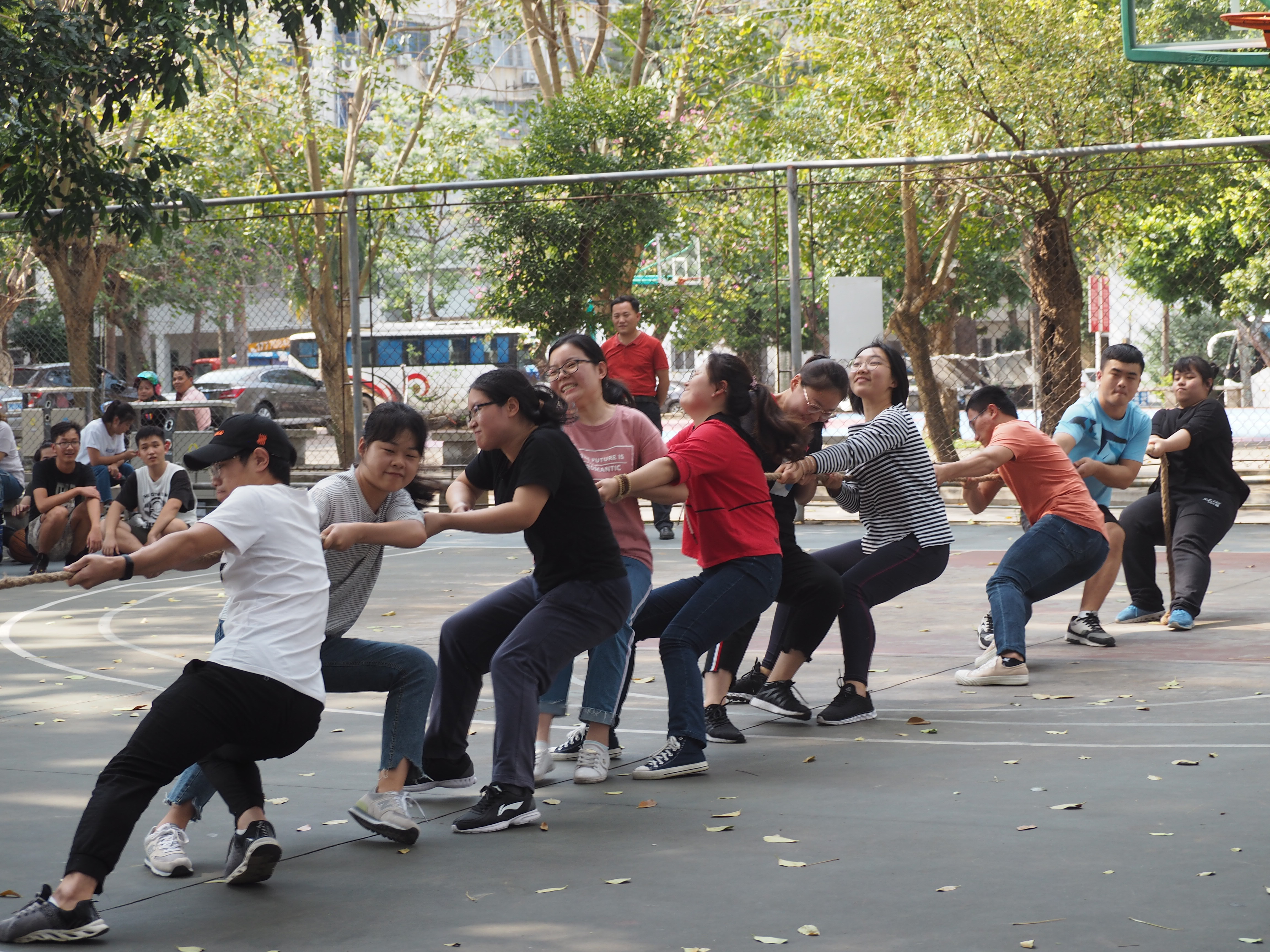 同心同力，赛出风采——我院成功举办3.7女生节拔河友谊赛