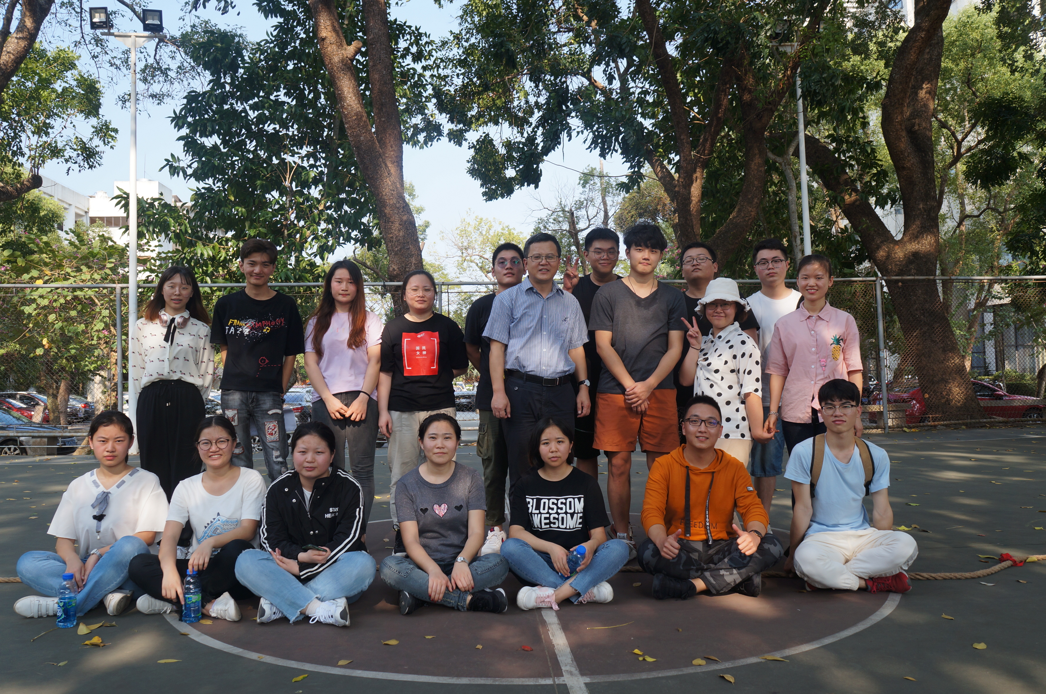 同心同力，赛出风采——我院成功举办3.7女生节拔河友谊赛