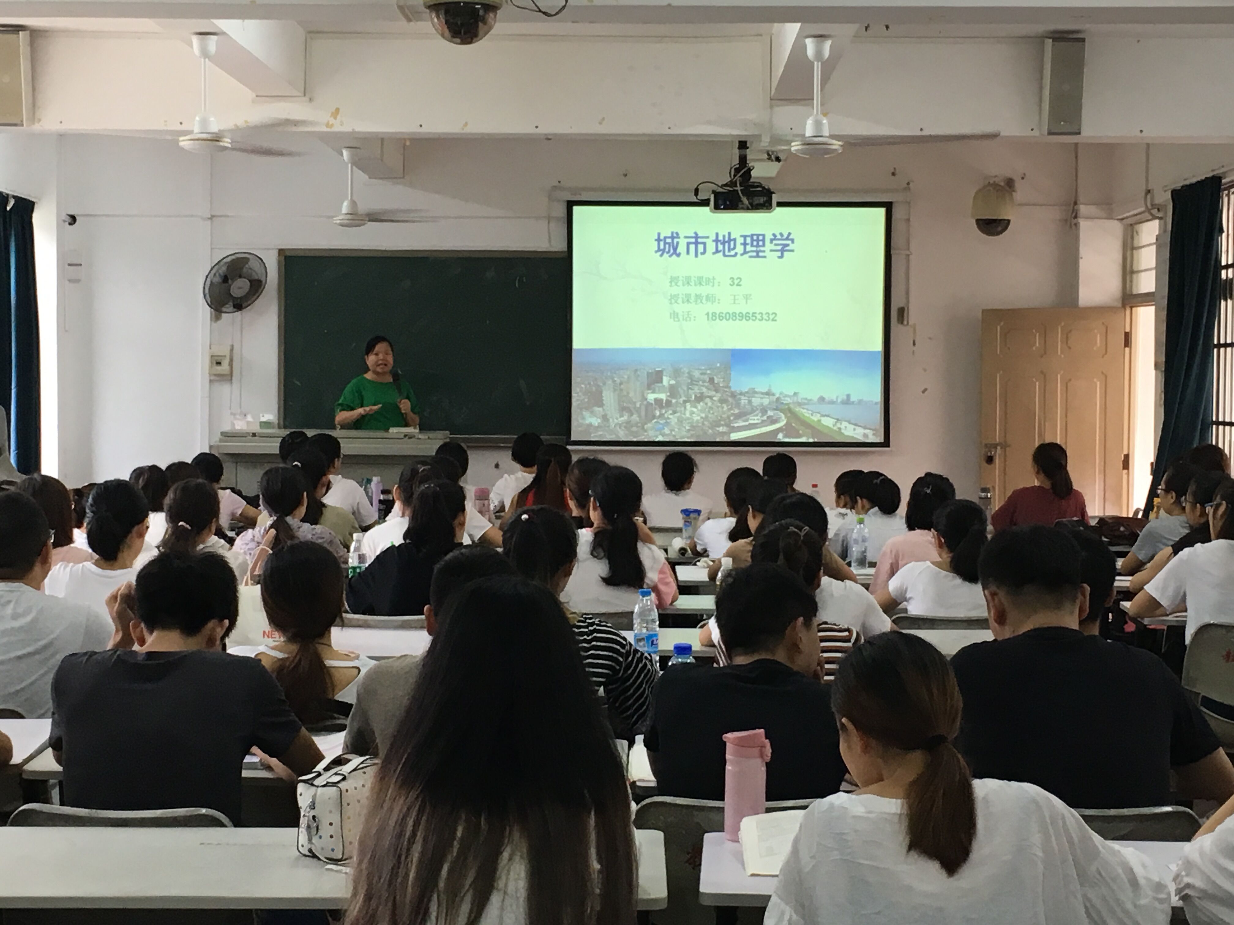 开学第一天院领导深入课堂