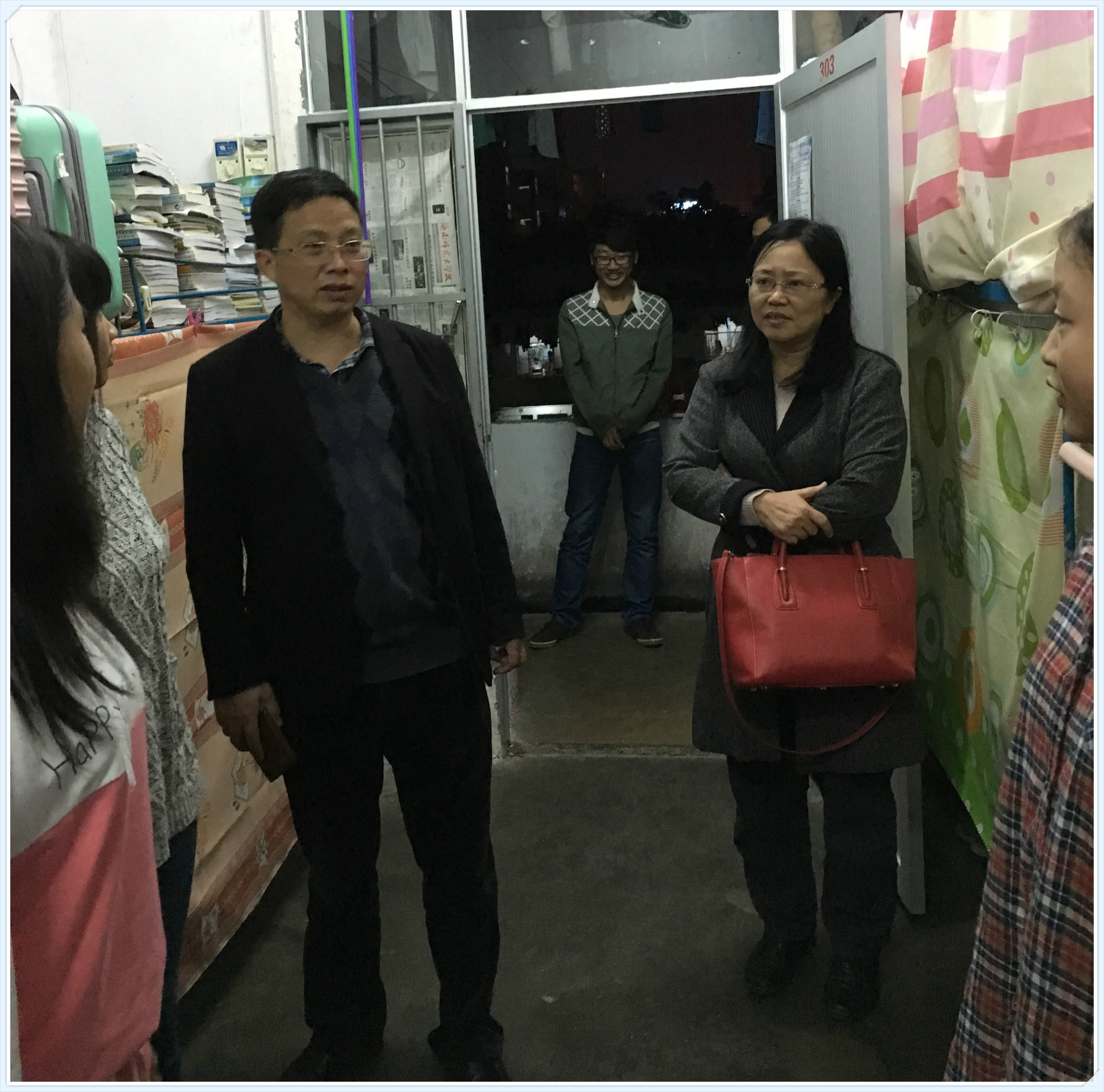 学院领导走访学生宿舍