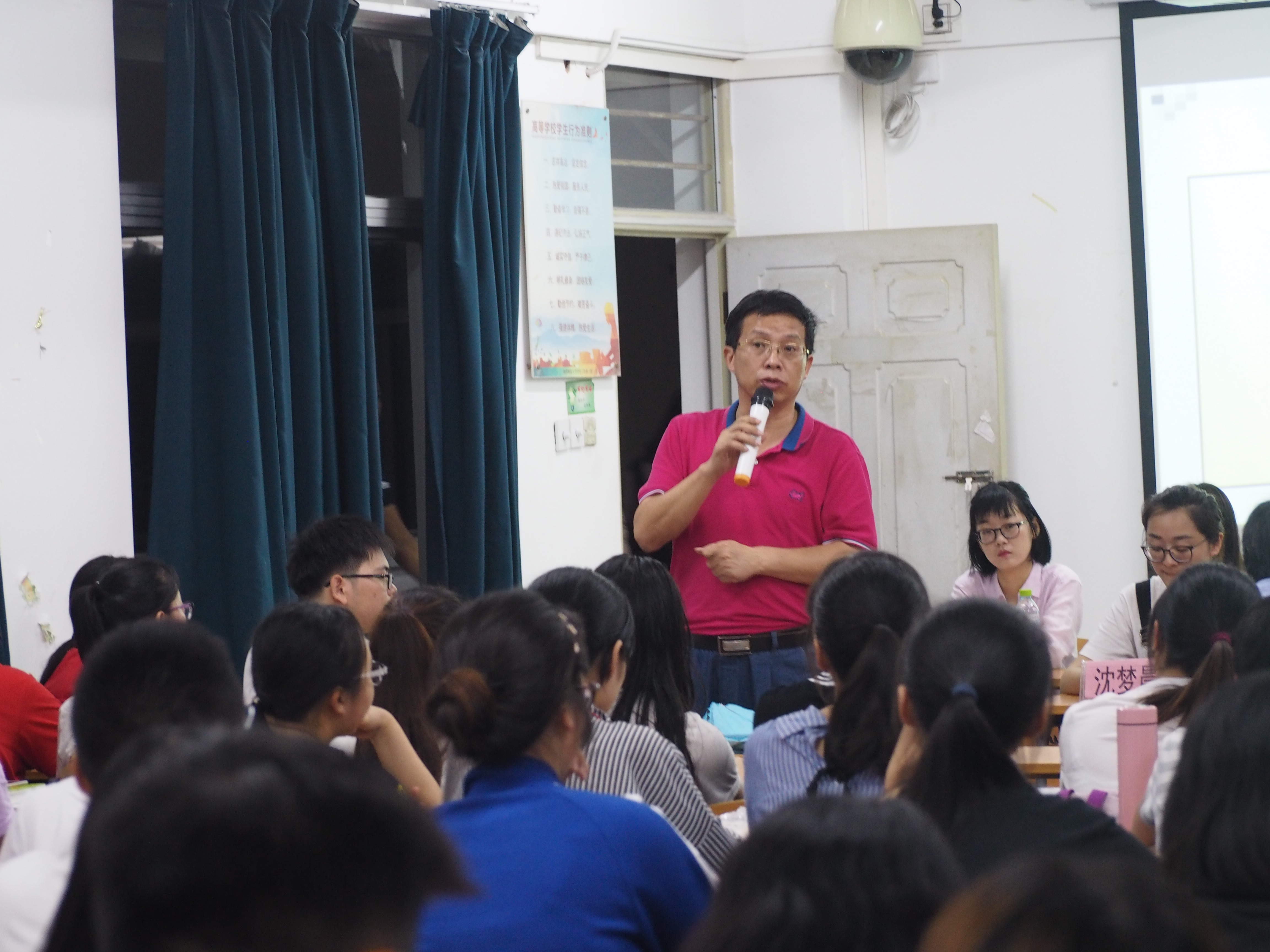 “努力拼搏，放飞梦想”——记我院成功举办考研交流会